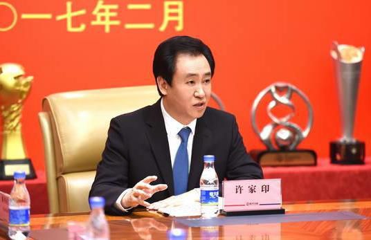 中国西部，黄沙漫天，马嘶人怒。自幼跟从父亲操练关西无极刀法的孩哥（高伟 饰）遵循父亲的遗言，来到双旗镇寻觅指腹为婚的老婆好妹（赵玛娜 饰）。只叹情面冷热，人情冷暖，好妹及其父亲瘸子（常江 饰）绝不待见这个男孩。婚期无看，孩哥只得临时在瘸子的店里当小伴计。一日，匪贼二爷意欲强横好妹，成果为孩哥所杀。此举触怒了终年占据双旗镇的匪贼头子一刀仙（孙海英 饰）。由此惹得滔滔狂沙中刀光血影，鲜血四溅……